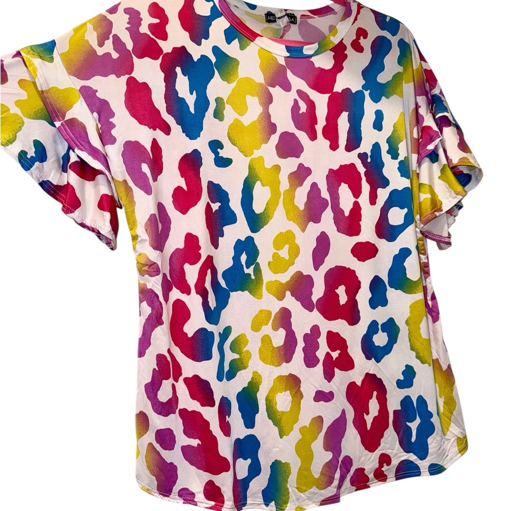 Women’s Rainbow Leopard Print Tee - Size small - euc